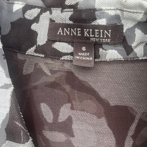 Anne Klein New York Elegant Floral Top - size 6 - Picture 2 of 4